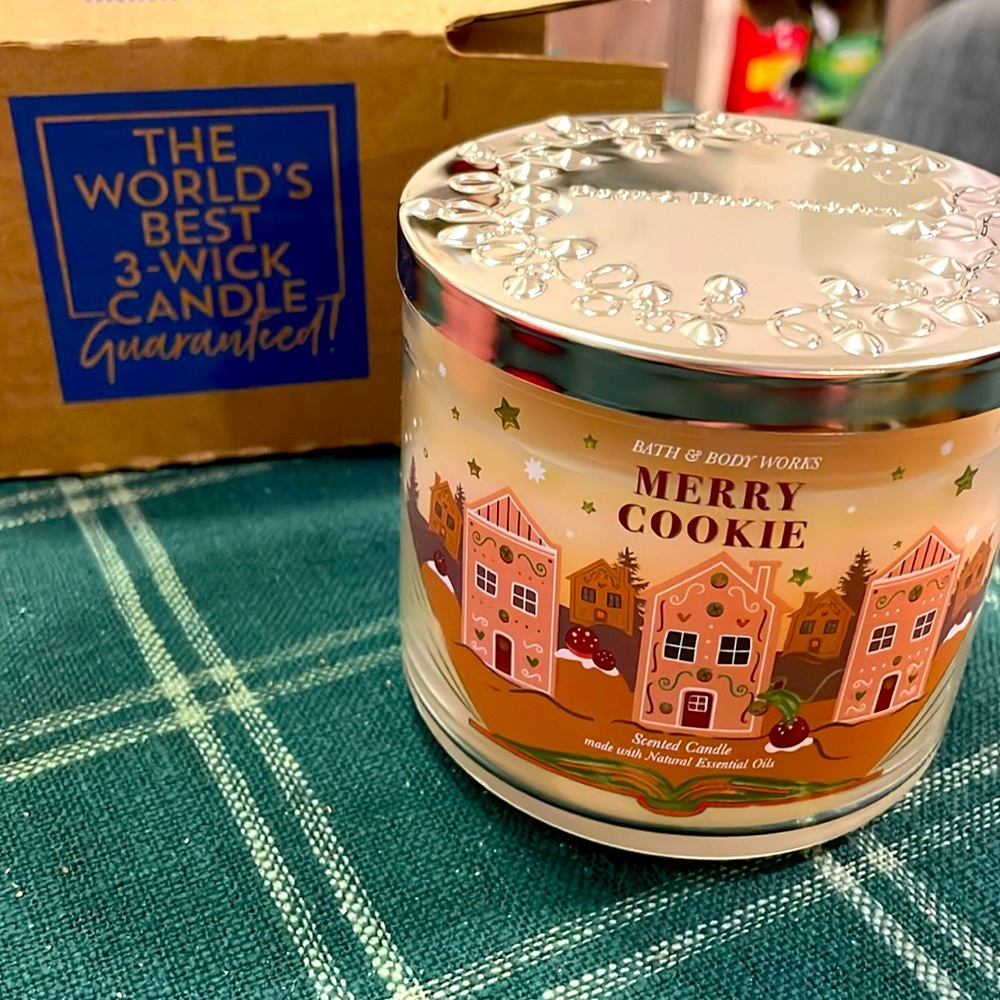 Bath & Body works 3 wick brand new candle